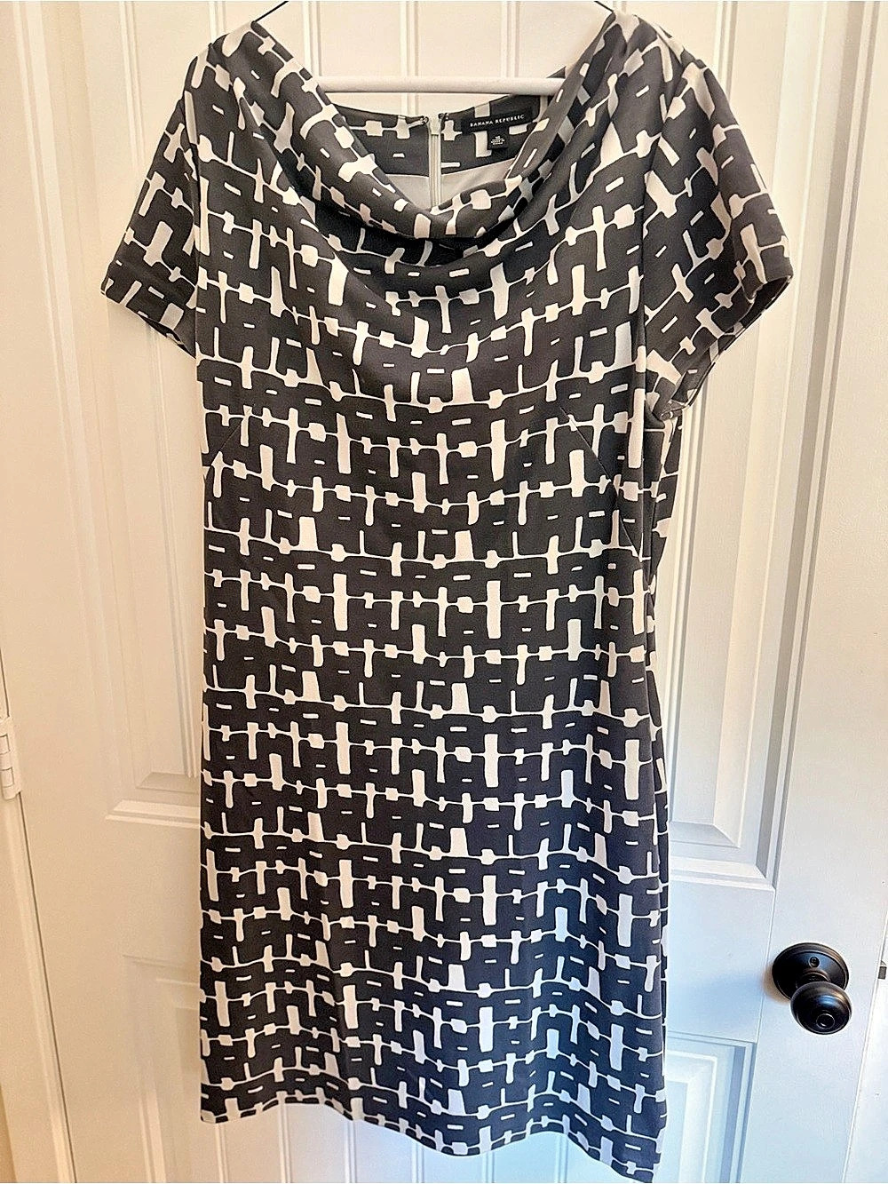 Banana Republic Geometric Midi in Gray & White Size Like New